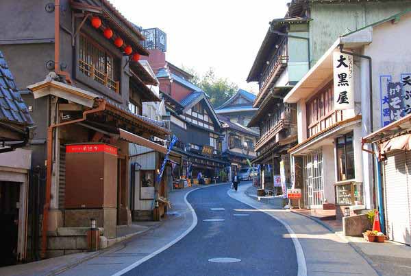 ถนนโอโมเตะซันโดะ