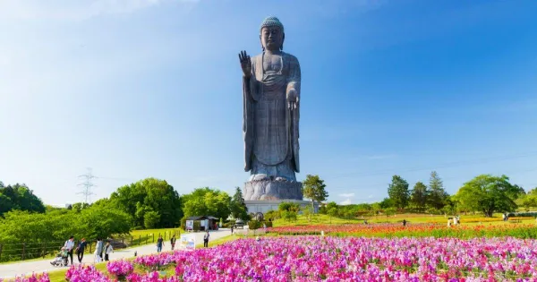 พระพุทธรูปยืนขนาดใหญ่ Ushiku Daibutsu จังหวัดอิบารากิ ประเทศญี่ปุ่น