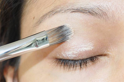 การทาอายแชโดว์