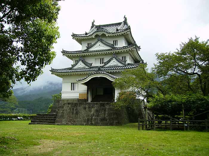 เมืองอุวาจิมะ