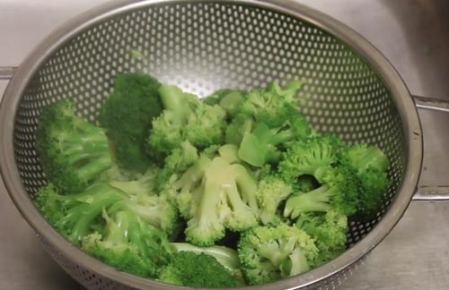 บล็อคโคลี่ผัดกุ้ง