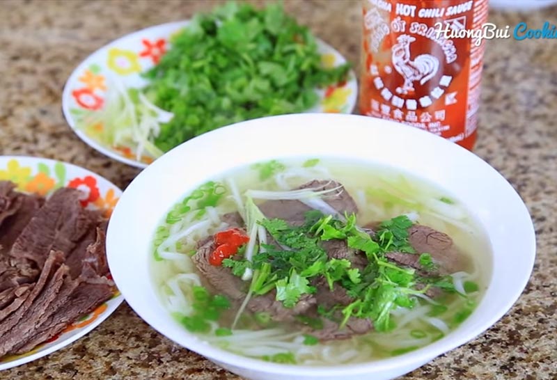 ก๋วยเตี๋ยวเนื้อน้ำใส