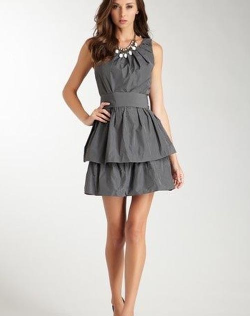 ชุดเดรสแขนกุดสีเทา