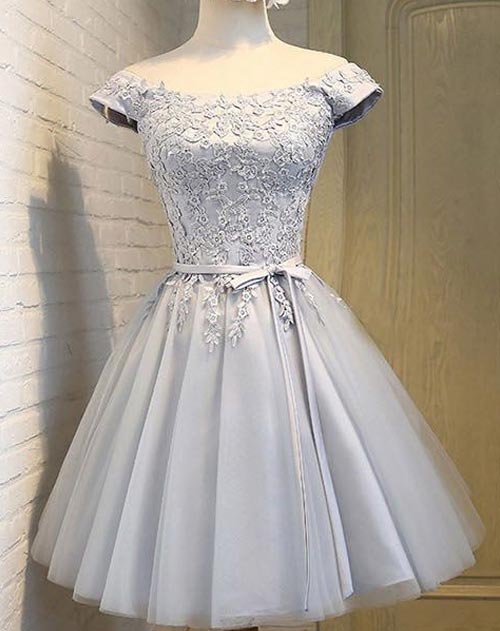 เดรสลูกไม้สีเทาอ่อน