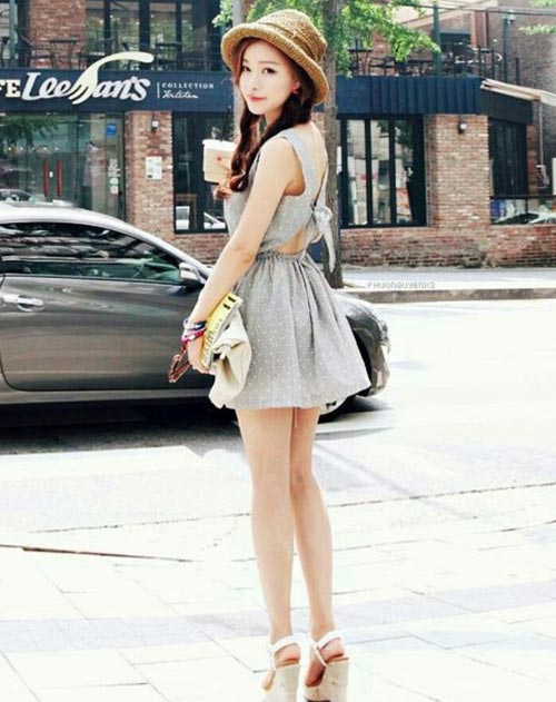 ชุดเดรสลายสีเทา