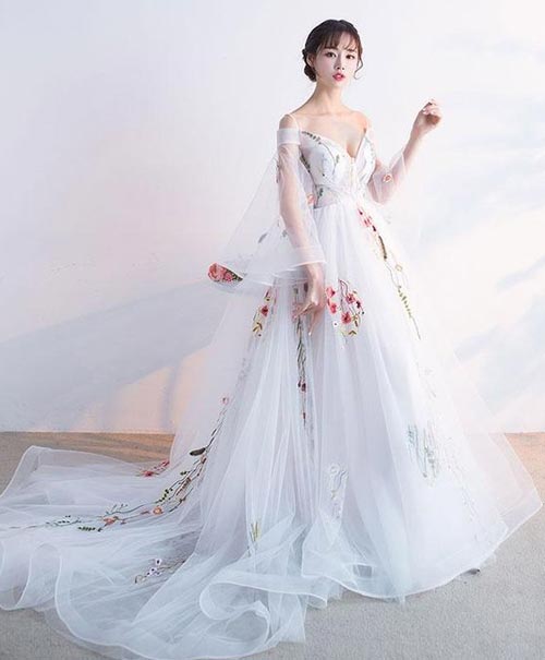 ชุดราตรียาว