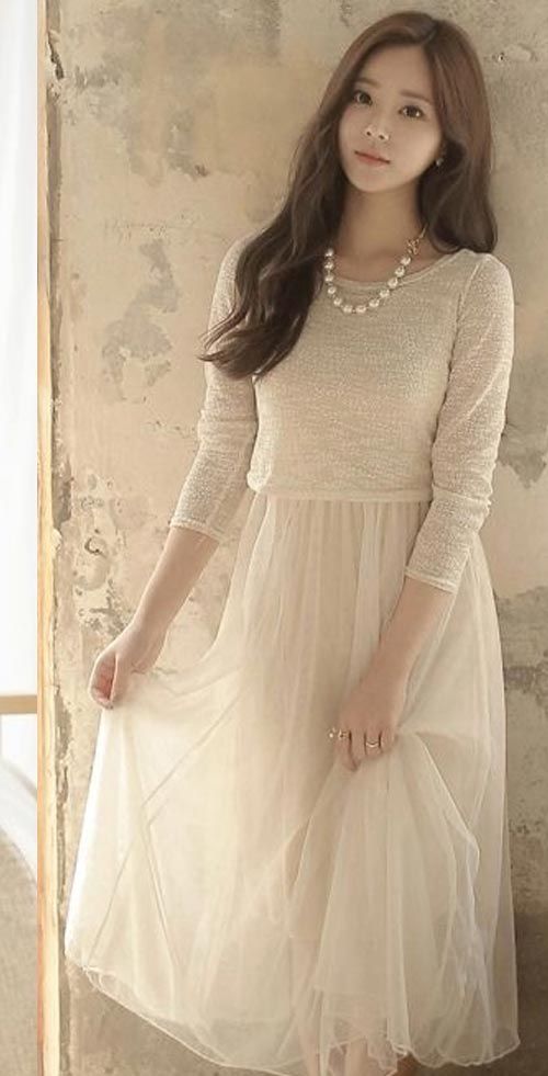 ชุดเดรสแขนยาวครีม