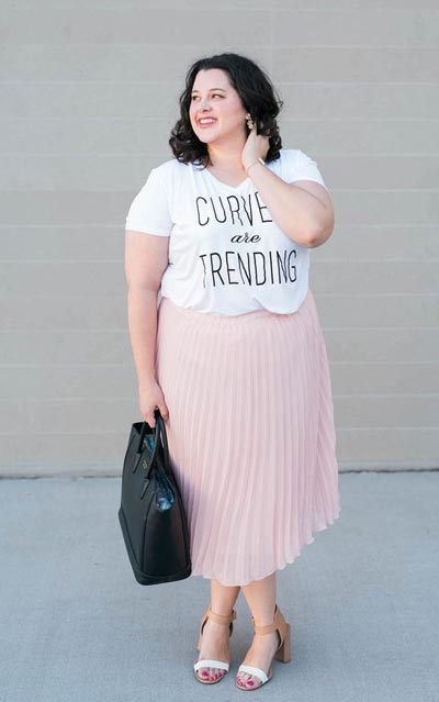 เสื้อยืดคนอ้วนสีขาวตัวหนังสือสีดำ