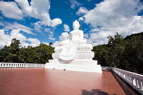 วัดและเจดีย์พระธาตุแม่เย็น