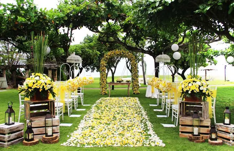 จัดงานแต่งในสวน